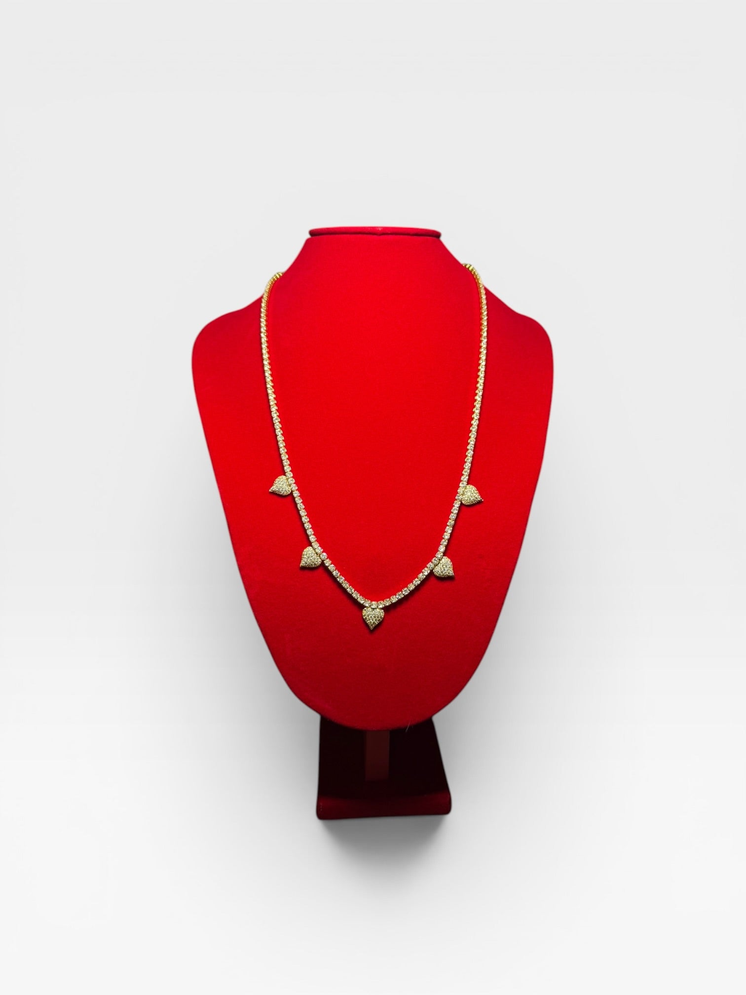 Collar de oro goldfield 18k con corazones brillantes