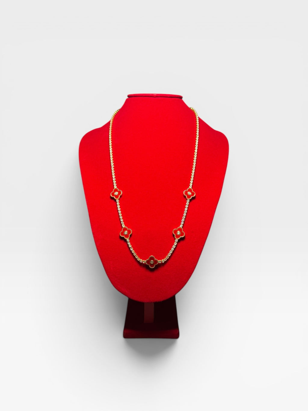 Collar de oro goldfield 18k trebol rojo