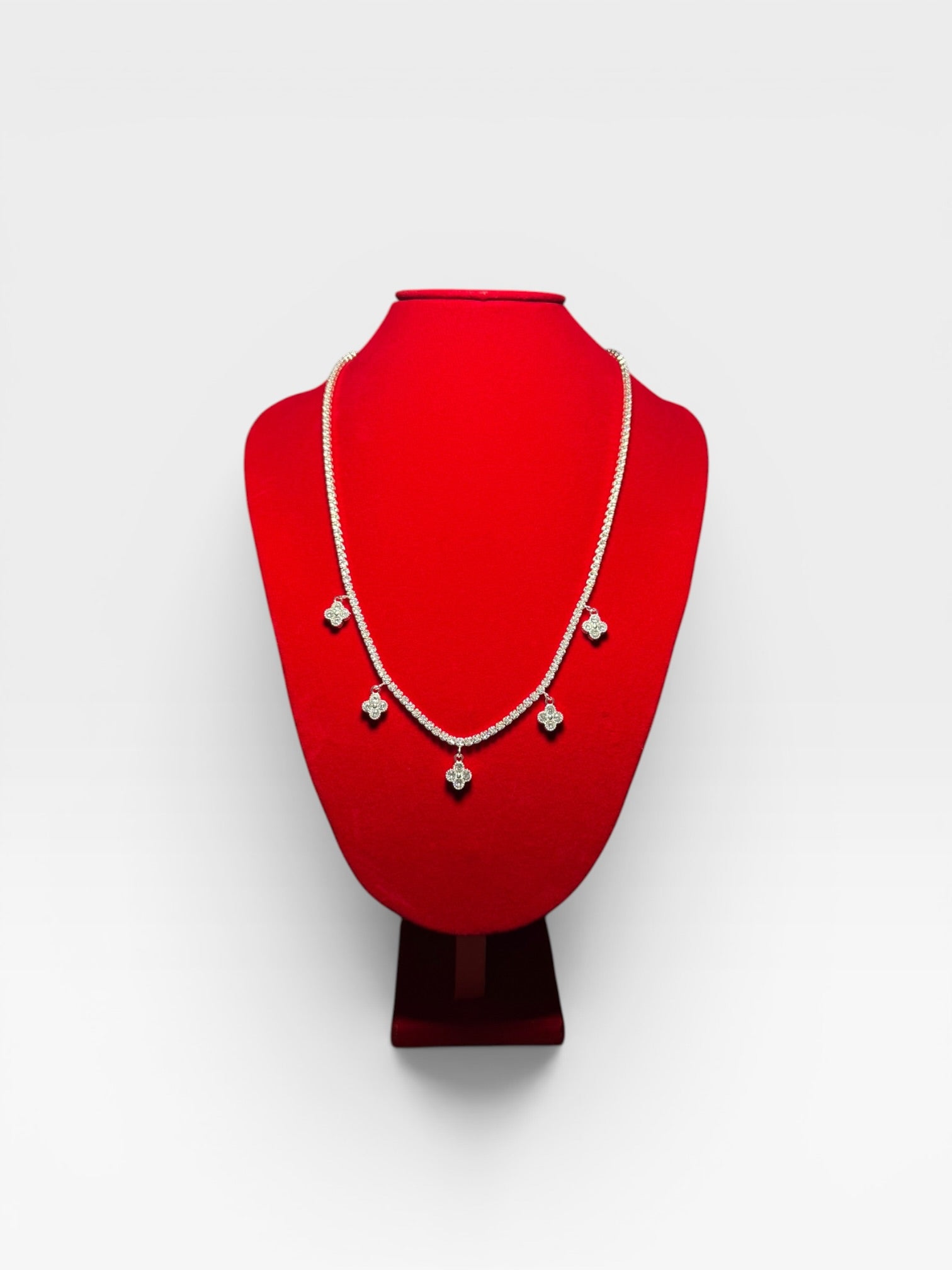Collar de plata SL925 con zircones de trebol plateados