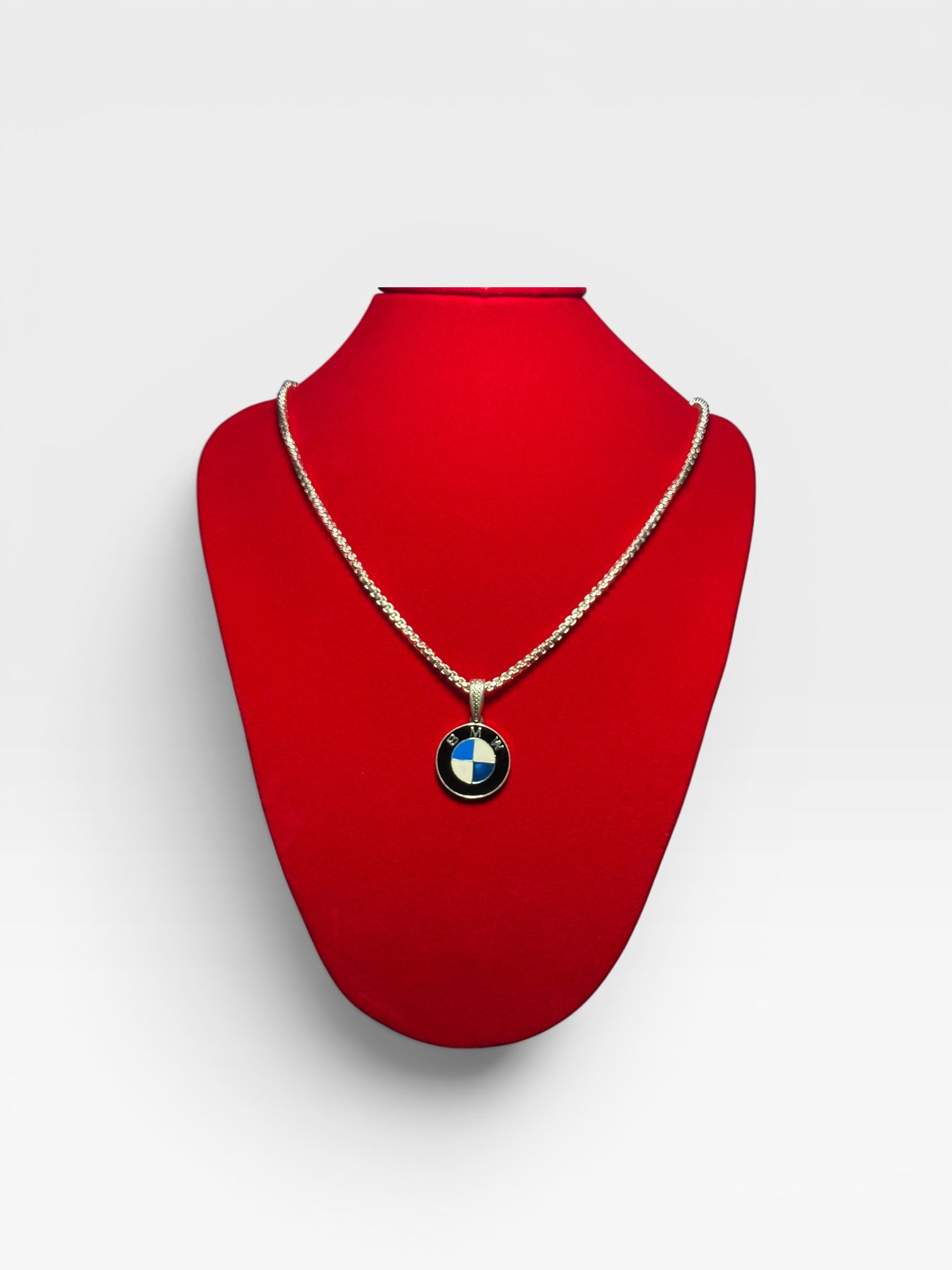 Collar de plata SL925 con colgante tipo BMW