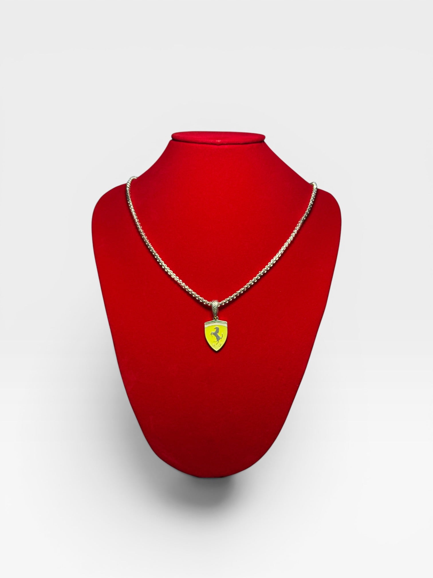 Collar de plata SL925 con colgante Ferrari
