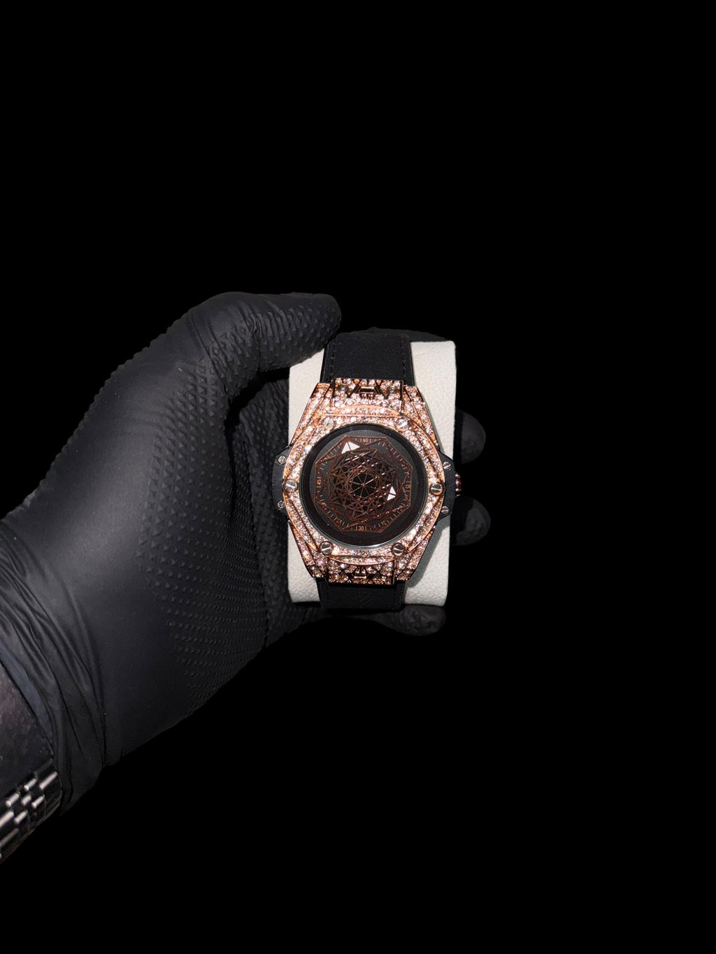 Reloj de hombre con brillos color bronce