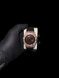Reloj de hombre con brillos color bronce