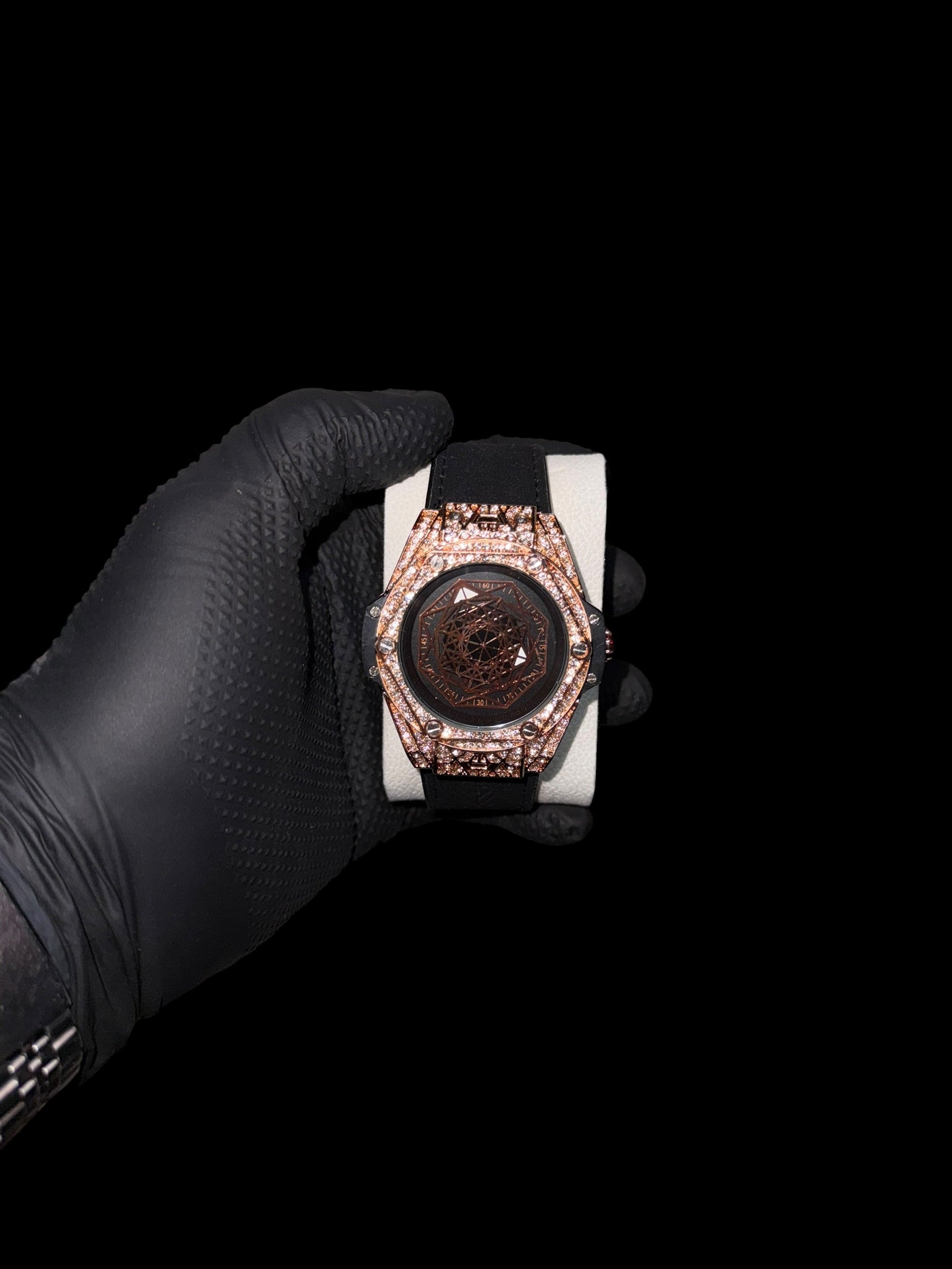 Reloj de hombre con brillos color bronce